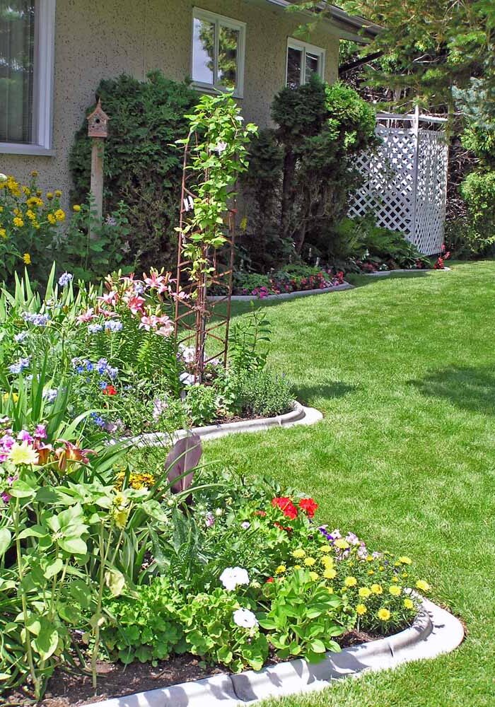 Beautiful curving perennial flowerbed by BruZiv Landscaping in Cleveland, Ohio